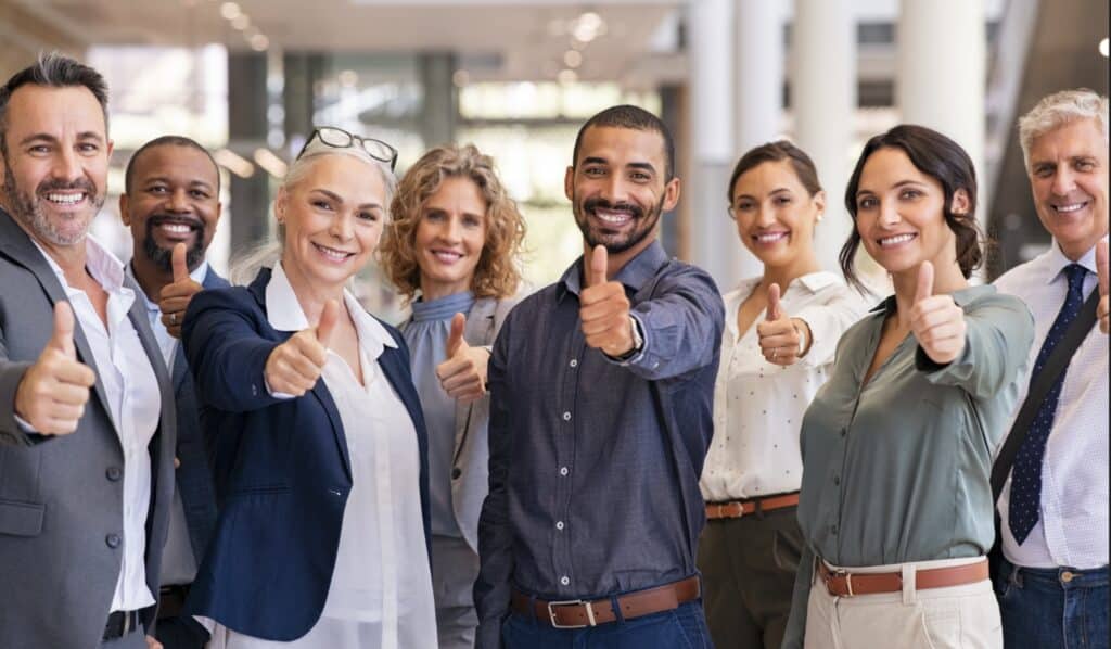 Equipe de collègues heureux